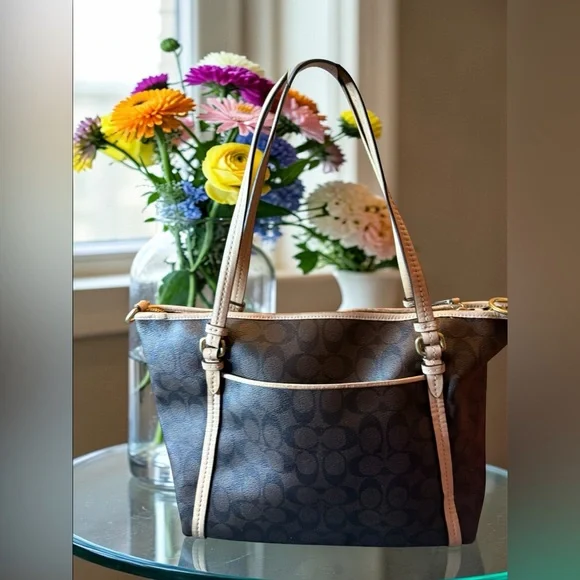 Coach Leather Peyton Tote Bag w/ matching wallet GUC - Picture 3 of 15